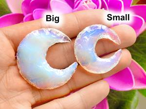 Pendentif en cristal de lune en opalite blanche naturelle Briolette de guérison Pierre précieuse à facettes en vrac Opalite Croissant de lune Sculpture Diamant charmant - Product Image 4