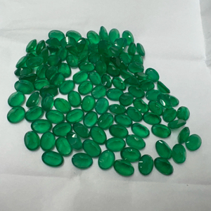 พลอยสังเคราะห์สีเขียวออนิกซ์ทรงรีขนาด 5.6 มม. ยี่ห้อ Gigli Rigli Gems พร้อมใบรับรองจากผู้ประเมินอิสระ - Product Image 1