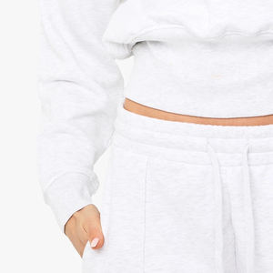 Sweat-shirt classique à col rond pour femmes, coupe moderne et facile à styliser, avec logo personnalisable – Prix de gros pour les acheteurs 2026 - Product Image 4