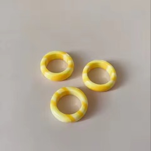 Ronds de serviette en résine pour table à dîner avec une beauté élégante faite à la main pour la décoration d'événements et les réceptions de mariage - Product Image 2