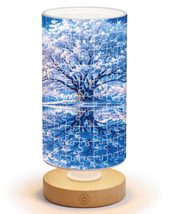 Lampe de table en acrylique Winter Wonderland, style puzzle, cadeau créatif avec base en bois pour décoration - Product Image 1