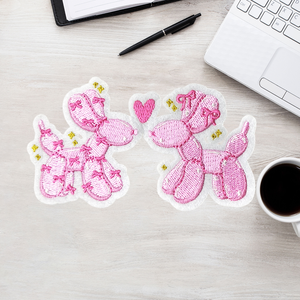 Lindo Parche Bordado de Perro de Doble Globo Rosa para Uso en Prendas de Moda - Product Image 1