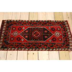 Petit tapis turc vintage de 1,6 x 3,6 pieds, tapis en laine marocaine rouge - Product Image 2
