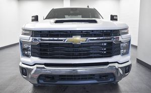 Chevrolet Silverado 2500HD LT Crew Cab 4WD 2024 d'occasion - Product Image 2