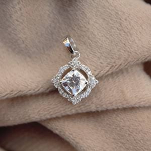 Collier élégant léger en argent sterling 925 avec pendentif Moissanite coupe coussin cadeau pour elle - Product Image 1