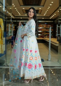 Ensemble Exclusif Designer en Coton Pur Imprimé pour Femme : Kurti Anarkali à Manches Longues, Pantalon Coupe A-Line Longueur Genou et Dupatta – Lavage en Machine - Product Image 3