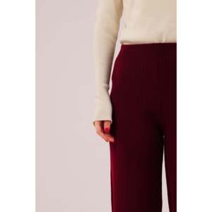 Pantalones de punto color burdeos al por mayor con cintura acanalada y cintura alta, transpirables y de pierna ancha - Product Image 5