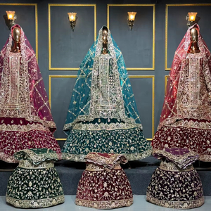 Lehenga choli certifié farshi F.C, conçu avec des broderies de mariée complètes et une grande traîne imposante. - Product Image 1