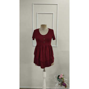 Blusa de viscosa con dobladillo asimétrico y botones, cuello redondo y manga corta para mujer, 33850 - Product Image 4