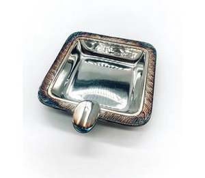 Ensemble solide de qualité supérieure de 2 cendriers carrés en métal argenté avec un design moderne pour les bars à domicile, les restaurants et les accessoires pour fumeurs de bureau - Product Image 5