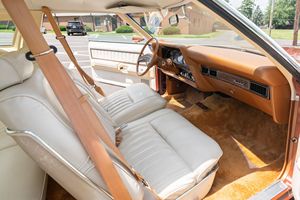 Ford Thunderbird 1979 d'occasion en excellent état, sans réserve, moteur V8 de 302 pouces cubes, couleur orange brûlé, toit en vinyle deux pièces - Product Image 5