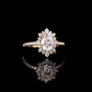 Bague de fiançailles et alliance en argent avec moissanite de 2,00 carats, taille ovale, sertie pavé, forme florale de luxe, par Black Pearl Jewels, pour femme - Product Image 1