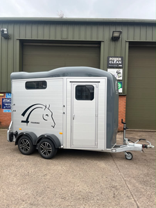 Remorque à chevaux en aluminium, remorque en bois pour chevaux/bovins avec fenêtres pour le transport d'animaux, bar mobile et entreprise de remorques sur mesure - Product Image 4