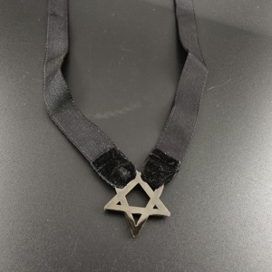 Collier ras du cou gothique en velours noir avec pendentif hexagramme, bijoux de mode sombre personnalisés pour événements gothiques et <span class=keywords><strong>punk</strong></span>, logo et emballage personnalisés - Product Image 5