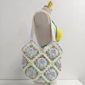 Sac à bandoulière en crochet fait main personnalisable avec roses, idéal pour le quotidien et les occasions spéciales – Vente chaude en gros pour femmes - Product Image 5