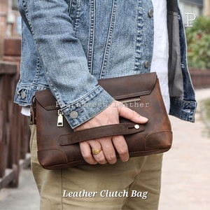 Lleno de grano lleva tu estilo esencial con el elegante bolso de mano de cuero plegable sobre el embrague de cuero que ofrece practicidad a ambos estilos - Product Image 3