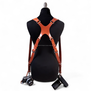 Ceinture d'appareil photo en cuir véritable: un moyen durable, personnalisable, à la mode et confortable pour les professionnels de transporter leurs appareils photo - Product Image 1