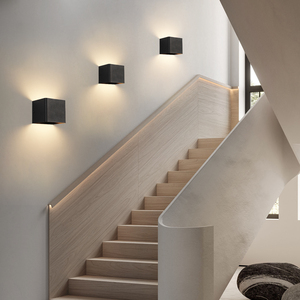 Lot de 2 lampes murales carrées noires rechargeables avec ampoule RGB longue durée, télécommande sans fil à intensité variable <span class=keywords><strong>pour</strong></span> salon et chambre à coucher - Product Image 2