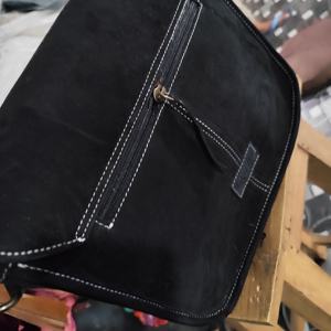 กระเป๋าหนังแท้สไตล์โบฮีเมียนตะวันตก  รักษ์โลก  งานแฮนด์เมด  ตกแต่งด้วยลายเย็บแบบรองเท้าบูท  ปิดด้วยซิป  ประดับพู่และดอกไม้ - Product Image 4