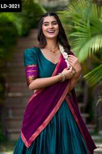 Vêtements traditionnels indiens Poly coton matériel Zari tissage travail frontière Lehenga avec Georgette plaine avec dentelle bordure Dupatta - Product Image 5