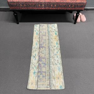 Alfombra Vintage de 1.4x3.8 pies, Alfombra Turca Pequeña, Alfombra Azul y Blanca Sólida - Product Image 1