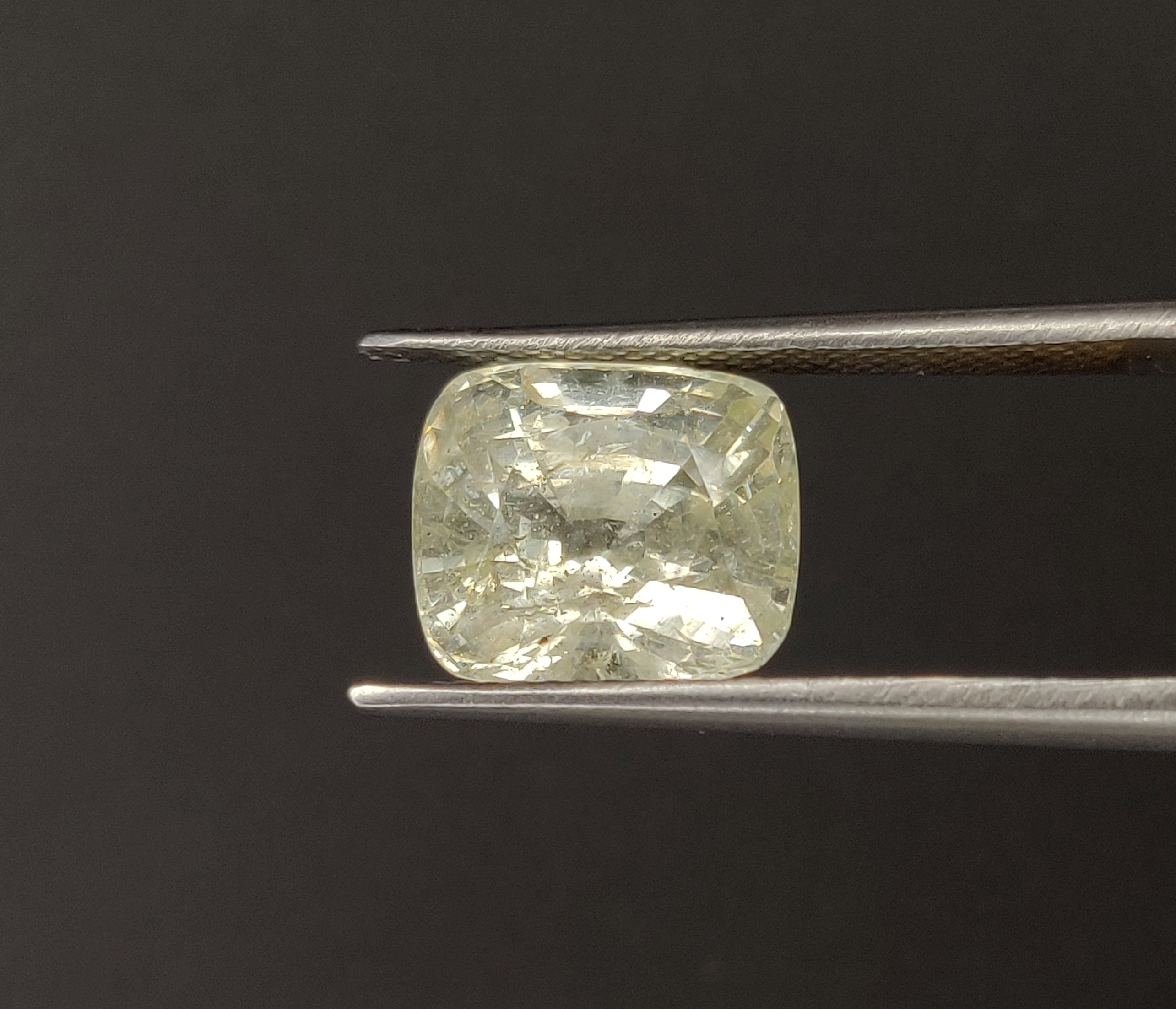 สีเหลือง