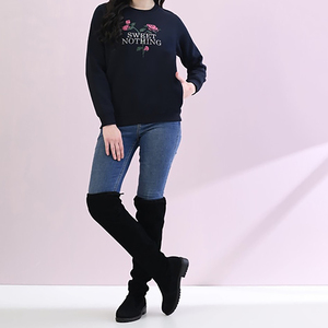 เสื้อกันหนาวคอกลมแขนยาวสำหรับผู้หญิงเสื้อกันหนาวลำลองสีดำและโลโก้ - Product Image 2