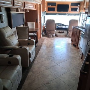 Fournisseur de caravanes d'occasion 2015 Fleet woo od South wind 34A à vendre pour le camping et les voyages - Product Image 1