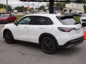 Blanco 2024 Sport AWD Usado Llantas de Aleación Asientos de Tela Sistema de Navegación Arranque Remoto Android Auto Techo Solar Volante a la Izquierda - Product Image 6