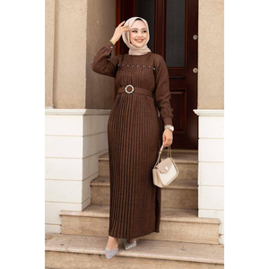 Vêtements et accessoires musulmans traditionnels Robe hijab plissée en pierre en marron - Product Image 2