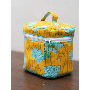 Estuche de Viaje de Algodón con Estampado Pratidhi - Bolsa de Maquillaje con Cierre y Borla de Gran Capacidad - Product Image 1