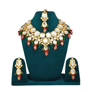 Ensemble de collier Kundan rouge à clous et ornements, plaqué or, pour les occasions de mariage - Product Image 1