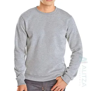 Desain Crew Neck memberikan tampilan abadi yang tidak pernah ketinggalan gaya membuat Sweatshirts lemari Staples ini