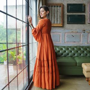 Vestido largo de manga larga con volantes, prenda de moda de diseñador - Product Image 3