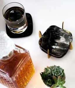 Dessous de verre ronds en corne de buffle faits à la main Tapis de boisson de style traditionnel et vintage pour tables basses - Product Image 2