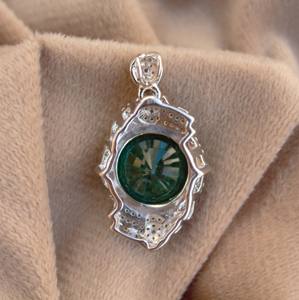 จี้เพชรโมอิสสีเงินและสีเขียวมรกตประดับห้องแล็บสุดหรูของ925 - Product Image 4