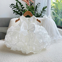 Robe élégante de princesse à fleurs pour mariages avec longue traîne, jupe en tulle bouffant, robe d'anniversaire formelle avec nœud dans le dos Nhung Nguyen 4