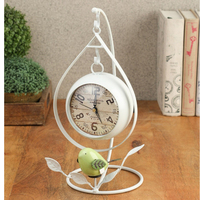 Horloge de table analogique de table en métal classique de forme de conception de pomme numérique romaine pour la décoration de chambre d'enfants