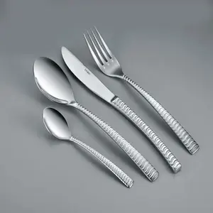 Ensemble de couverts élégant avec poignées en marbre blanc et têtes de finition argentées, parfait pour les mariages modernes et les paniers cadeaux - Product Image 2