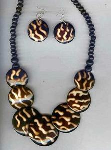 Collier en résine orange vif, grosses perles brillantes, fait main, bijou classique et affirmé pour femme, chaîne en corde épaisse et vibrante, tendance - Product Image 5