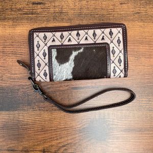 Belle fourrure de vachette de créateur usinée à la main sculpture portefeuille pochette coque de téléphone portefeuille multi utilisations cuir occidental bracelet portefeuilles - Product Image 2