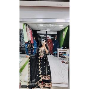 NOUVEAU LAUNCH DESIGNER SEQUENCE BRODERIE sur TISSU DE SOIE SALWAR KAMEEZ avec DUPATTA pour FÊTE RÉVERSIBLE TOUTES LES SAISONS - Product Image 1