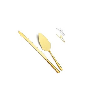 Superbe Couteau à Gâteau Artisanal Haut de Gamme en Acier Inoxydable Durable et Écologique pour Événements de Mariage Sophistiqués - Product Image 2
