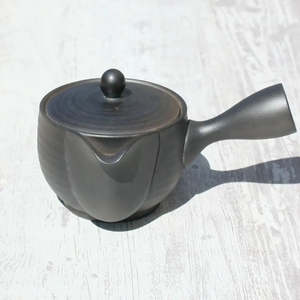Théière en argile noire Kyusu avec filtre en céramique, capacité 260 ml/330 ml, design Wabi-Sabi (argile Tokoname sans couvercle) - Product Image 2
