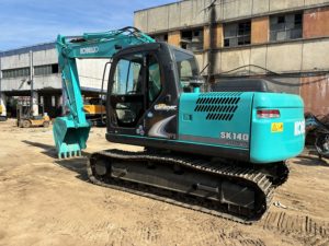 Excavatrice sur chenilles d'occasion Kobelco SK140LC-8 de fabrication japonaise, performances stables pour travaux de terrassement - Product Image 2