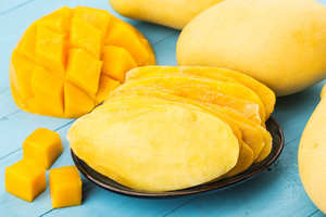 มะม่วงอบแห้งคุณภาพพรีเมียม ออร์แกนิค ธรรมชาติ หวาน ดีต่อสุขภาพ ผลิตโดยวิธี AD PROCESS จากเวียดนาม ขายส่ง บรรจุถุงซิปล็อค 100 กรัม - Product Image 4