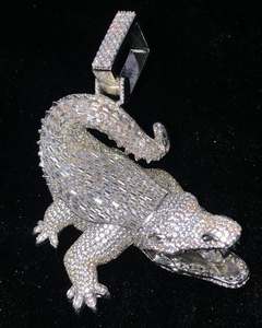 Colgante de Plata de Ley S925 con Diseño 3D de Cocodrilo Salvaje, Brillante con Diamantes de Moissanita, Joyería Hip Hop Personalizable - Product Image 4