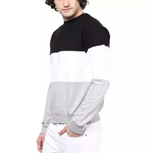 เสื้อฮู้ดผู้ชายทรงปกติ คอทรงกลม ผ้าฝ้าย ลายบล็อกสีสามโทน - Product Image 3