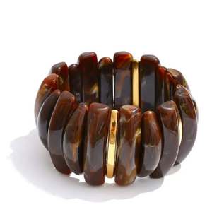 Brazalete de Resina Grueso y Moderno para Mujer, Chapado en Oro de 18K, Ancho, Abierto, Color y Talla Personalizables, Joyería Hecha a Mano de Alta Calidad - Product Image 3
