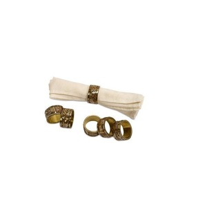 Servilletero de metal con acabado de bronce rústico para mesas de comedor de granja ajustes tradicionales u ocasiones festivas especiales - Product Image 2